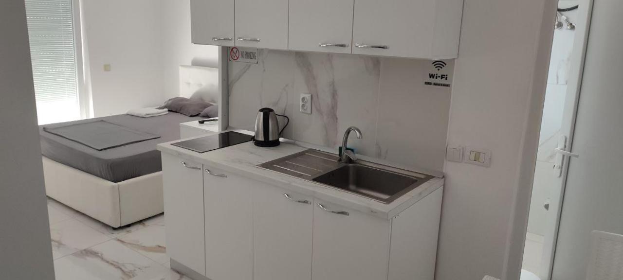 Golem Apartment Eksteriør billede